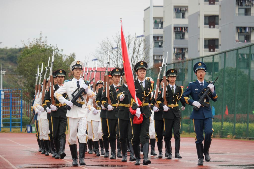 新生开学典礼暨军训动员大会升国旗进行中